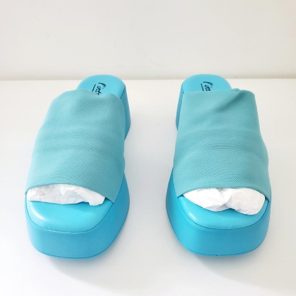 NWT Leather and Textile Slides - Picture 4 of 4